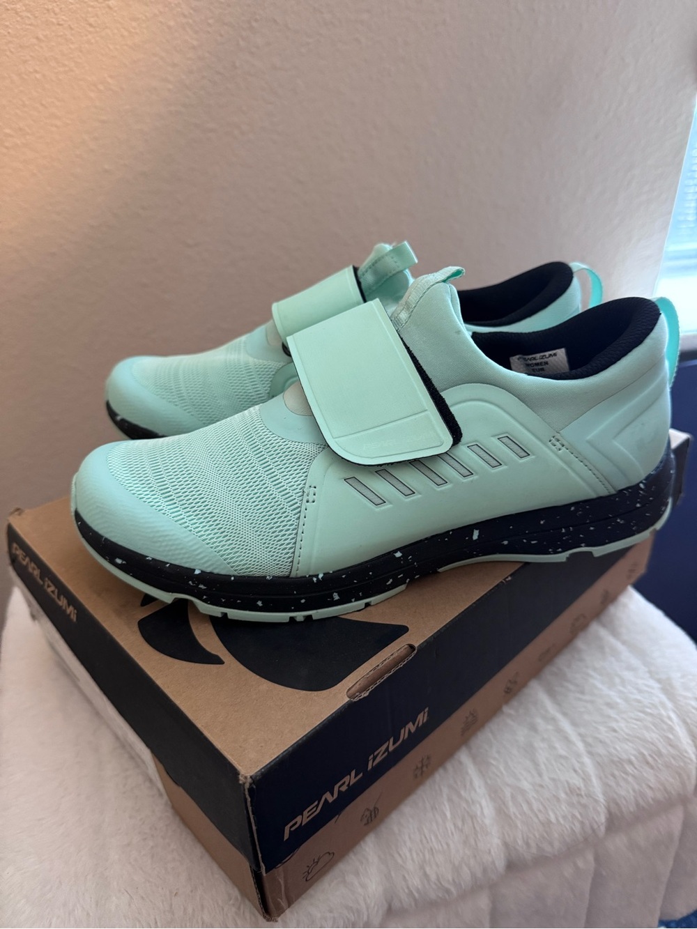 Pearl Izumi Vesta Studio Cycling Shoes with Shimano SPD cleat